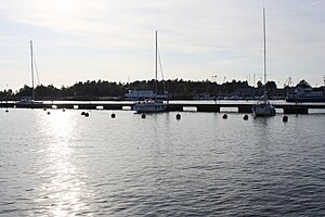 Sensommarn 2010 i båthamnen, inte många själar här.